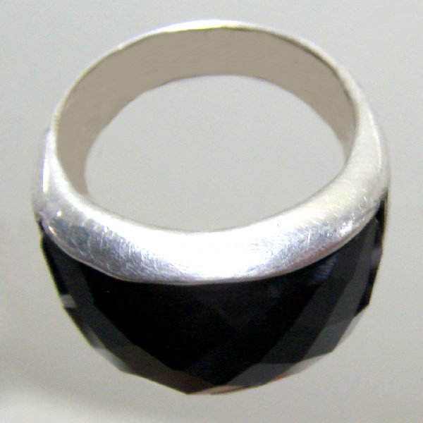 (r1099)Silver ring with black faceted stone.
